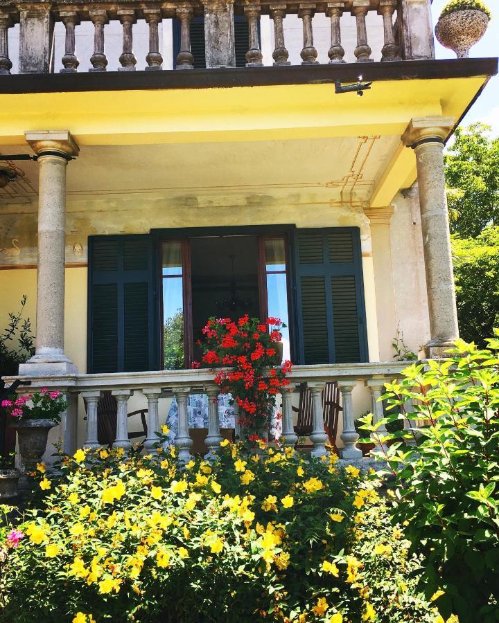Bed and Breakfast Il Motto Di Tommy à Castelveccana Extérieur photo