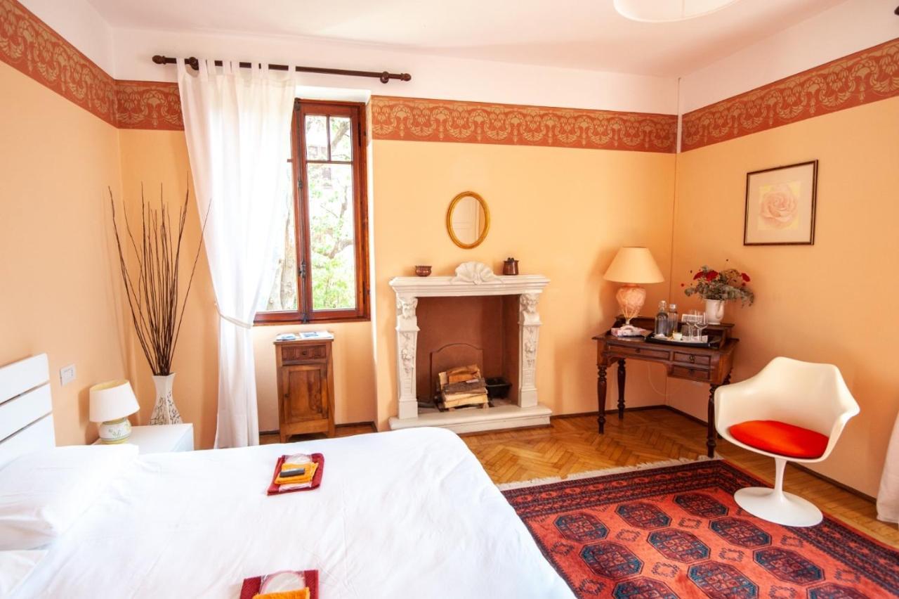 Bed and Breakfast Il Motto Di Tommy à Castelveccana Extérieur photo