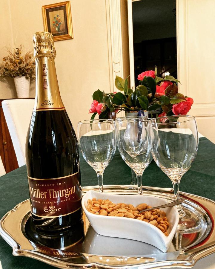 Bed and Breakfast Il Motto Di Tommy à Castelveccana Extérieur photo
