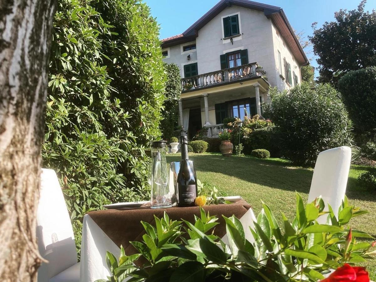 Bed and Breakfast Il Motto Di Tommy à Castelveccana Extérieur photo