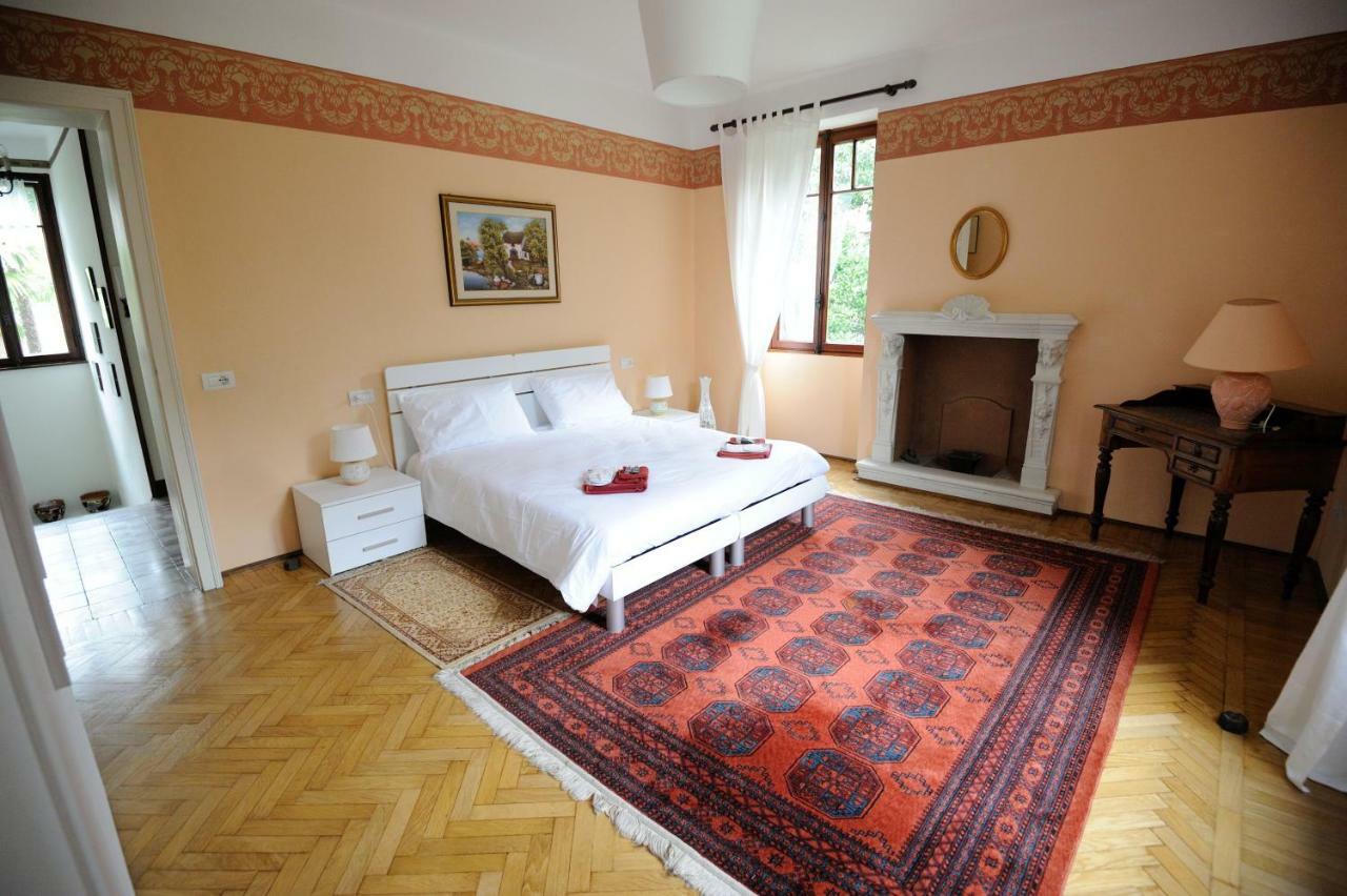 Bed and Breakfast Il Motto Di Tommy à Castelveccana Extérieur photo