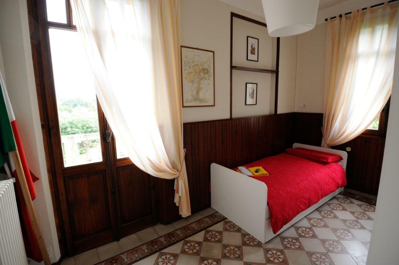 Bed and Breakfast Il Motto Di Tommy à Castelveccana Extérieur photo